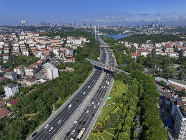 İstanbul'da haftanın ilk iş gününde trafik yoğunluğu yaşanıyor - Resim: 1