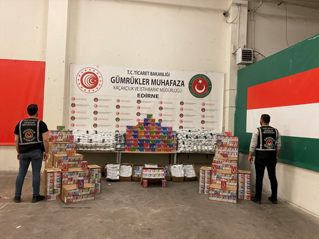 Edirne'de gümrük muhafaza ekipleri çok sayıda kaçak eşya ele geçirdi - Resim: 0