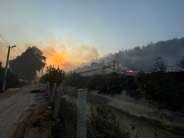 Antalya'da iki ayrı noktada orman yangını - Resim: 1