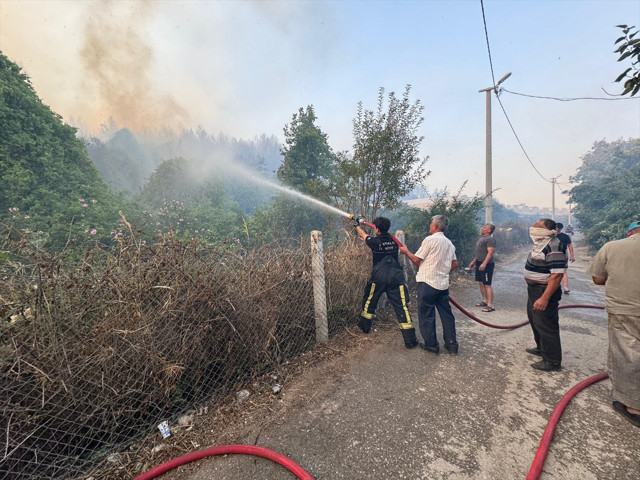 Antalya'da iki ayrı noktada orman yangını - Resim: 0