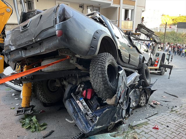 İstanbul'da korkunç anlar! Kontrolden çıktı 23 aracı biçti - Resim: 0