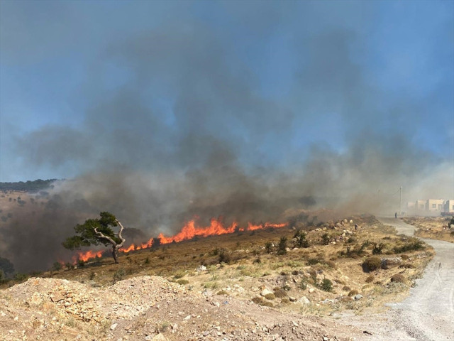 Çanakkale'de ve Bursa'da yangın çıktı! Köyler tahliye ediliyor - Resim: 0