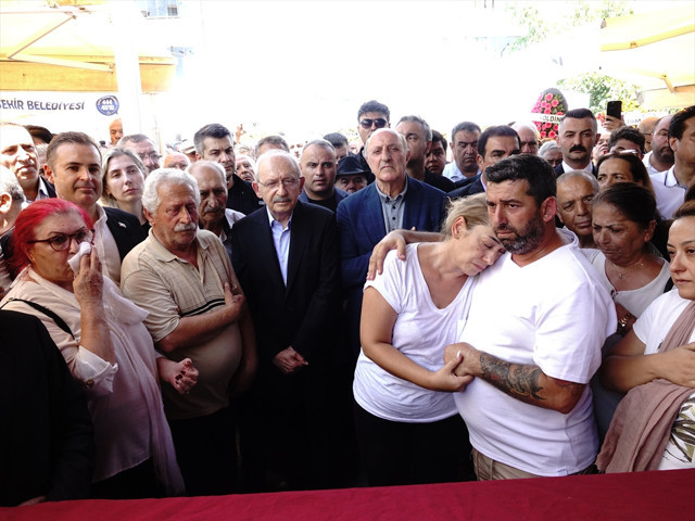 Kemal Kılıçdaroğlu'nun kardeşi Adil Kılıçdaroğlu'nun cenazesi defnedildi - Resim: 1