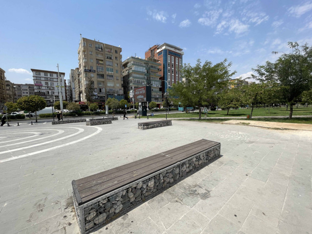 Şanlıurfa'da termometreler 55 dereceyi gösterdi! Duraklarda su püskürtülüyor - Resim: 1