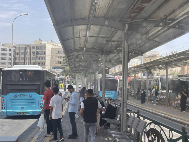 Şanlıurfa'da termometreler 55 dereceyi gösterdi! Duraklarda su püskürtülüyor - Resim: 2