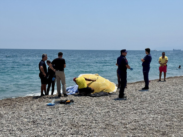 Antalya'da sahilde erkek cesedi bulundu! Falezlerden düşen kişiye ait olabilir - Resim: 0