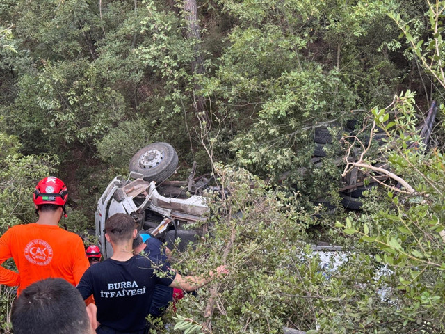 Bursa'daki orman yangınından kara haber: 3 kişi yaşamını yitirdi - Resim: 0