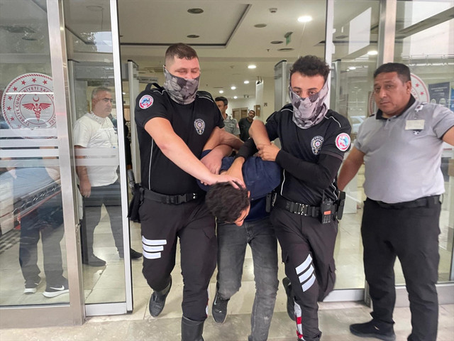 Şanlıurfa'da hastanede bıçaklı saldırı! Başhekim yardımcısı ve güvenlik görevlisi bıçaklandı - Resim: 0