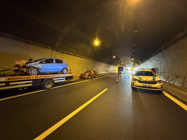 Anadolu Otoyolu'nda zincirleme kaza! Yaralılar var - Resim: 0