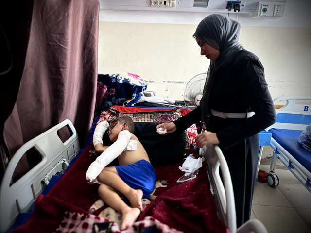 Gazzeli Ahmed, İsrail'in saldırısında hem yaralandı hem de yetim ve öksüz kaldı - Resim: 1