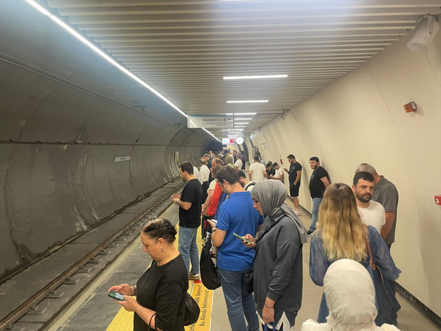 Bakırköy-Kayaşehir metrosunda arıza! Duraklarda yoğunluk oluştu - Resim: 0
