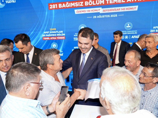İzmir'de afet konutlarının temeli atıldı! Bakan Kurum: 281 konut en geç 1 yıl içinde teslim edilecek - Resim: 0