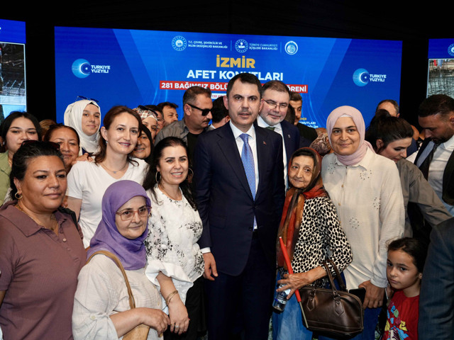 İzmir'de afet konutlarının temeli atıldı! Bakan Kurum: 281 konut en geç 1 yıl içinde teslim edilecek - Resim: 1