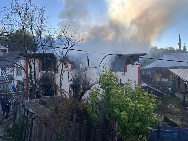Bolu'da 2 katlı evde yangın: Karı-koca hayatını kaybetti - Resim: 1