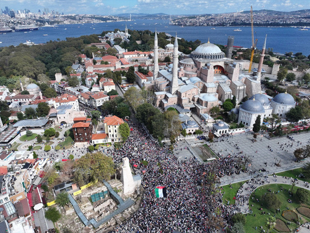 Türkiye'de pek çok şehirde onbinlerce insan Gazze için yürüdü - Resim: 0