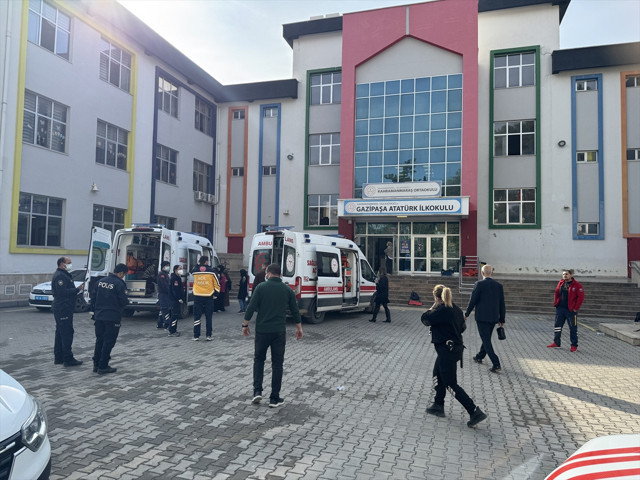 Kahramanmaraş'ta 17 öğrenci "kaynağı belirsiz kokudan" etkilendi - Resim: 0