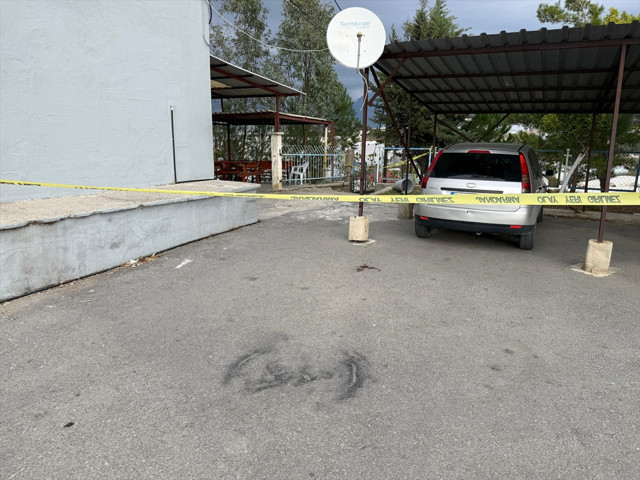 Okul bahçesinde korkunç saldırı! 12 yaşındaki öğrenci okul müdürünü tüfekle vurdu - Resim: 0