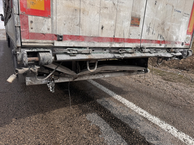 Aksaray'da babasının aracını kaçıran genç kaza yaptı: 1 ölü, 3 ağır yaralı - Resim: 1