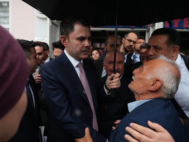 Bakan Kurum oğlunun vasiyeti yerine getirilen şehit babasıyla buluştu - Resim: 0