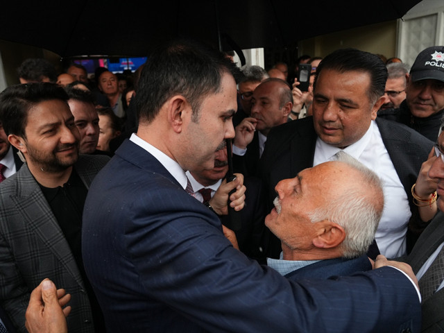 Bakan Kurum oğlunun vasiyeti yerine getirilen şehit babasıyla buluştu - Resim: 1