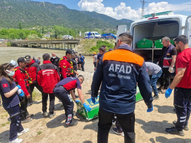 Tokat'ta feci olay! Kelkit &Ccedil;ayı'na d&uuml;şen gen&ccedil;lerden acı haber - Resim: 0