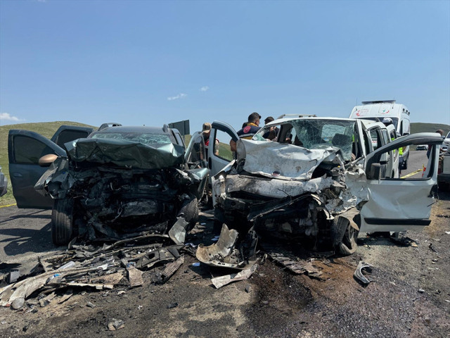 Ardahan'da feci kaza! 3 kişi hayatını kaybetti - Resim: 0
