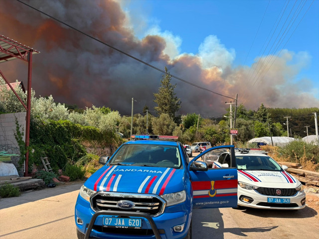 Kumluca da yanıyor! Olimpos'ta alarma geçildi karayolu çift yönlü trafiğe kapatıldı - Resim: 2
