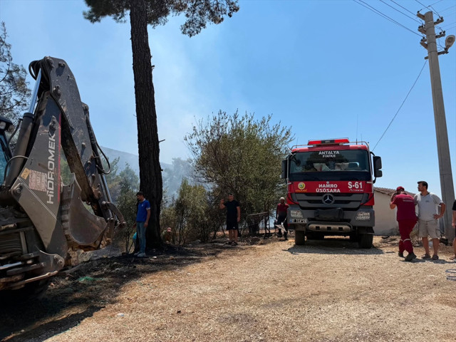 Antalya'nın Kaş ilçesinde ormanlık alanda yangın çıktı - Resim: 4