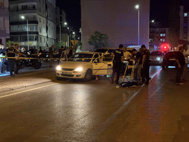 Niğde'de otomobilde vahşet! Kadını öldürüp kendini vurdu - Resim: 0