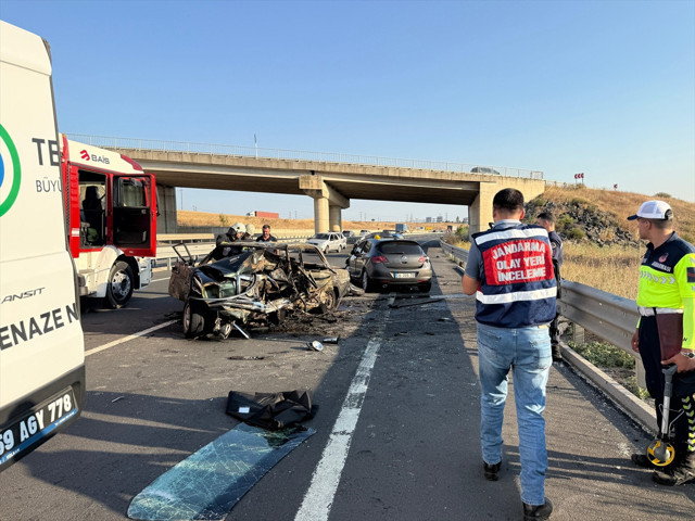 Feci kaza! Çarpıp alev aldı ölü ve yaralılar var - Resim: 1
