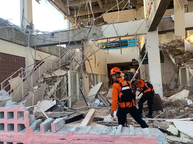 7,7'lik deprem sonrası 6,2 ve 5,6 büyüklüğünde artçı sarsıntılar! - Resim: 1