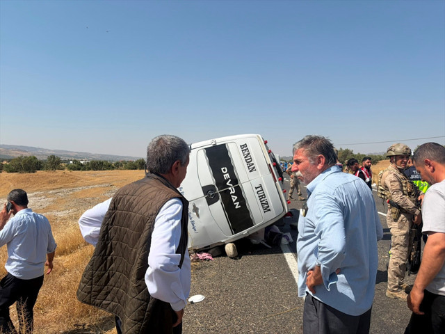 Diyarbakır'da feci kaza! 5 kişi hayatını kaybetti, &ccedil;ok sayıda yaralı var - Resim: 0