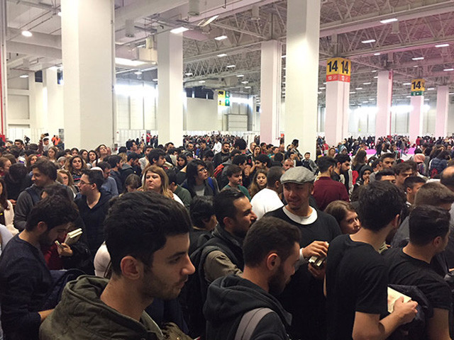 TÜYAP kitap fuarında Cem Yılmaz fırtınası "Kasetim çıkmış" - Resim: 4