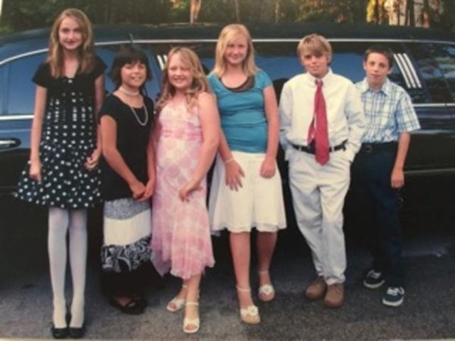 Bacaklarını gören dönüp bir daha bakıyor! Boyu bir insan kadar - Resim: 4