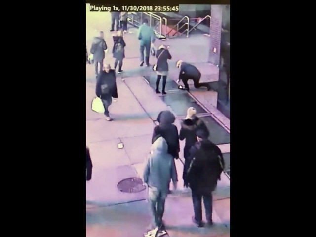 Böyle evlilik teklifi görülmedi! Yüzüğü mazgala düşürünce... - Resim: 3