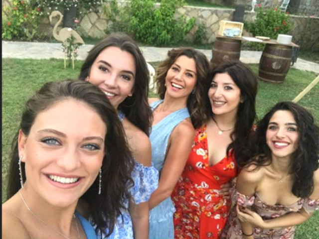 Ünlüler Vartolunun düğününe akın etti - Resim: 1