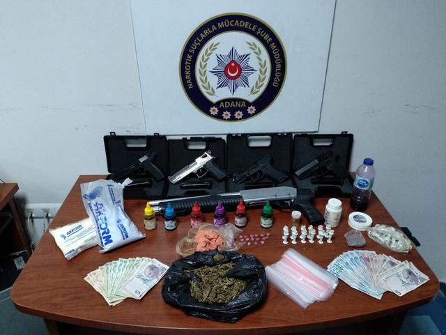 Dizi oyuncusunun evinden uyuşturucu ve silahlar çıktı!  - Resim: 2