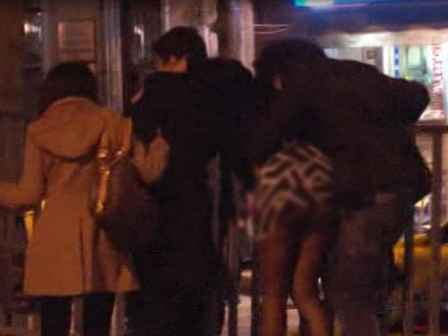 Alkollü kızın dehşete düşüren hali! - Resim: 2