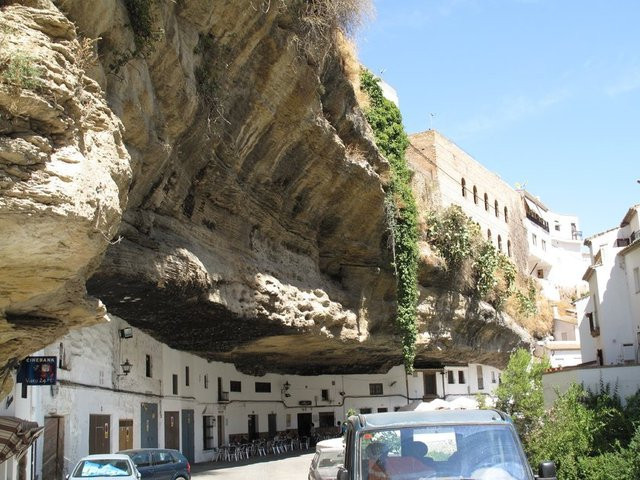 Dev kaya kütlesinin altında yaşıyorlar!  - Resim: 2