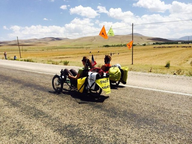 Bu çift ilginç ulaşım şekliyle dünya turunda... - Resim: 3