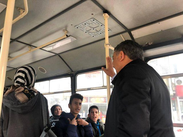 Öğrencilere ücretsiz servis! Dilovası Belediye Başkanı Şayir talimatı verdi - Resim: 1