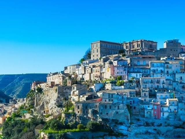 Bu köyde evler bedava! Üstelik yerleşene bin Euro da yardım var - Resim: 3