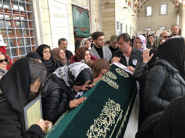 Ceylan'ın acı günü! Yeğeni Nazlıcan Arkan son yolculuğuna uğurlandı - Resim: 2