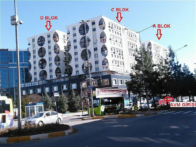 Rapor çıktı! Spor salonu için kolon kesip, yerine ayna, soyunma kabini ve elbise askısı konulmuş - Resim: 3