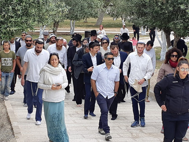 Fanatik Yahudilerden Mescid-i Aksa'ya baskın - Resim: 0