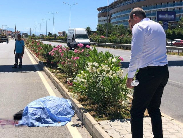 Antalya'da otomobilin çarptığı rehber feci şekilde can verdi! - Resim: 0