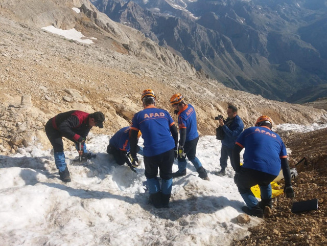 Niğde'de çığ altında kalan dağcının bedenine 8 ay sonra ulaşıldı - Resim: 0
