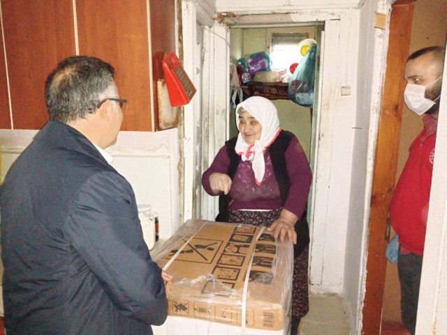 Rize'de kıyafetleri elde yıkayan kadına Vali'den güzel adım - Resim: 0