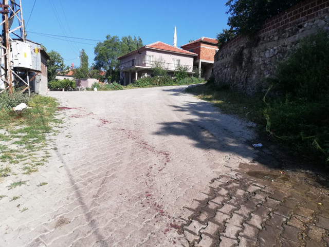 Manisa'da şahıs husumetli olduğu aileye katliam yaptı - Resim: 1