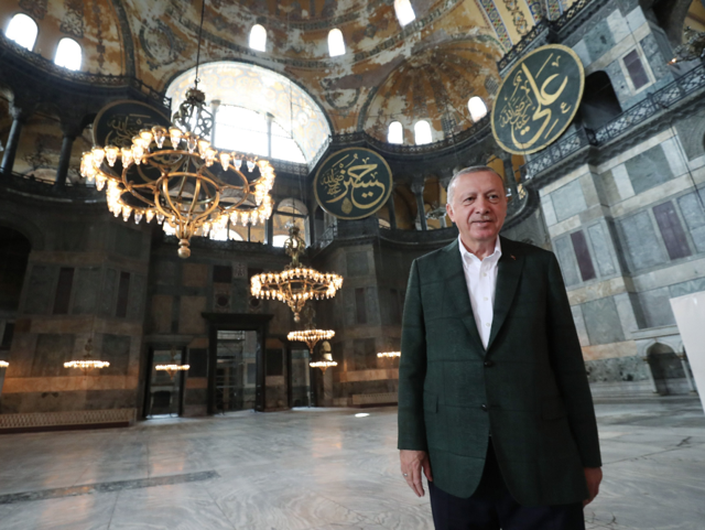 Cumhurbaşkanı Erdoğan Ayasofya Camii'nde incelemelerde bulundu - Resim: 0
